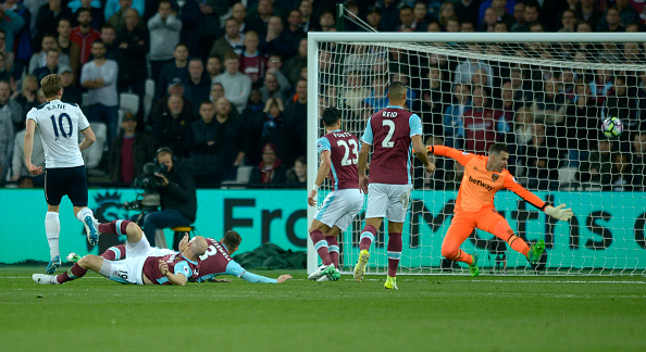 Tottenham vấp ngã trong cuộc đua vô địch vì thủ thành West Ham - Ảnh 5.