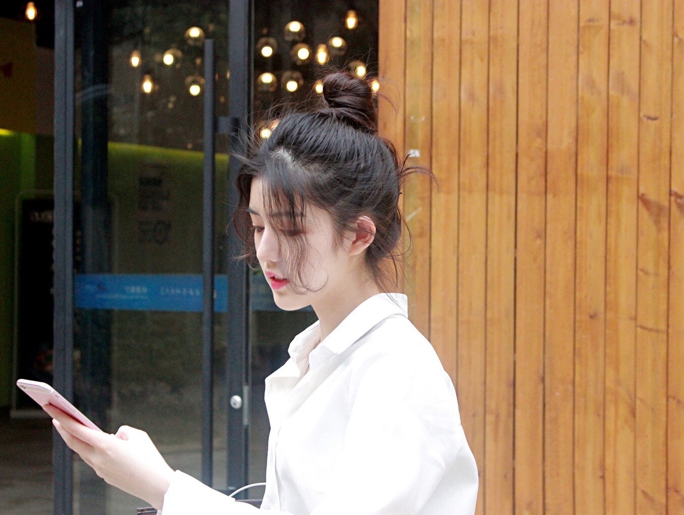 Quá xinh đẹp, cô bạn Trung Quốc khiến các chàng trai thi nhau nhận vơ là người yêu - Ảnh 11.