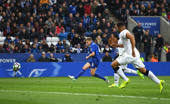 Tuyệt phẩm giúp Leicester trụ hạng lọt Top bàn thắng đẹp vòng 36 - Ảnh 4.