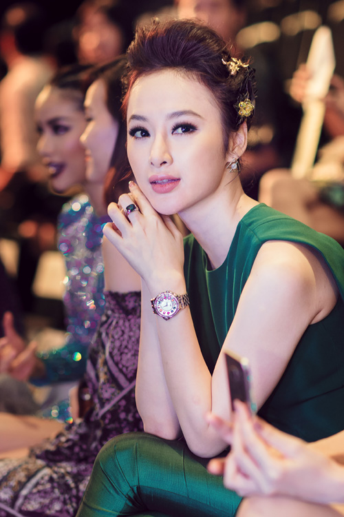 Mỹ nhân Vbiz chạy đua trang sức tiền tỷ, phải diện đồ càng đắt đỏ mới sang! - Ảnh 14. Mỹ nhân Vbiz chạy đua trang sức tiền tỷ, phải diện đồ càng đắt đỏ mới sang! - Ảnh 14.