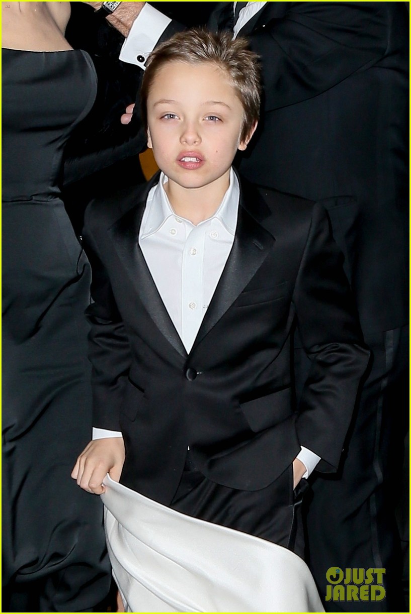 angelina-jolie-her-kids-get-dressed-up-f