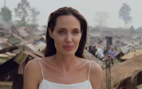 Angelina Jolie bị chỉ trích tàn nhẫn vì cách tuyển diễn viên nhí có hoàn cảnh nghèo ở Campuchia - Ảnh 1.