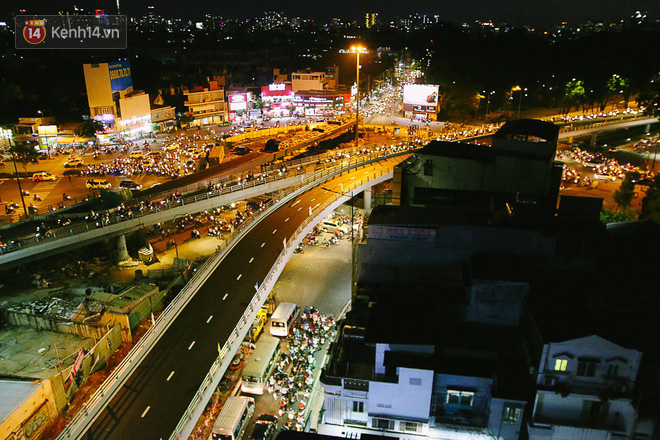 Cầu vượt thép hơn 500 tỉ đồng chính thức thông xe, cửa ngõ sân bay Tân Sơn Nhất được giải cứu - Ảnh 16.