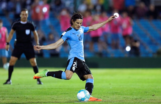 Sao Brazil chơi bóng ở Trung Quốc lập hat-trick vào lưới Uruguay - Ảnh 3.