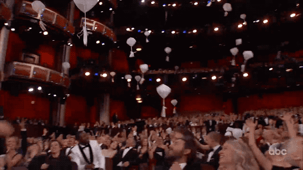 22 khoảnh khắc dễ thương và hài hước nhất lễ trao giải Oscar 2017 - Ảnh 4.