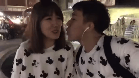 Clip: Hết mắng Hari Won ăn như heo, Trấn Th&agrave;nh lại ngọt ng&agrave;o h&ocirc;n m&aacute; b&agrave; x&atilde; ở Th&aacute;i Lan - Ảnh 2.