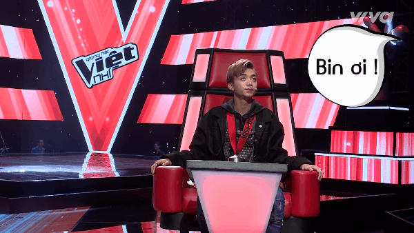 Cầm quạt chạy v&ograve;ng v&ograve;ng, m&uacute;t kẹo suốt chương tr&igrave;nh... chỉ c&oacute; thể l&agrave; Soobin Ho&agrave;ng Sơn! - Ảnh 8.