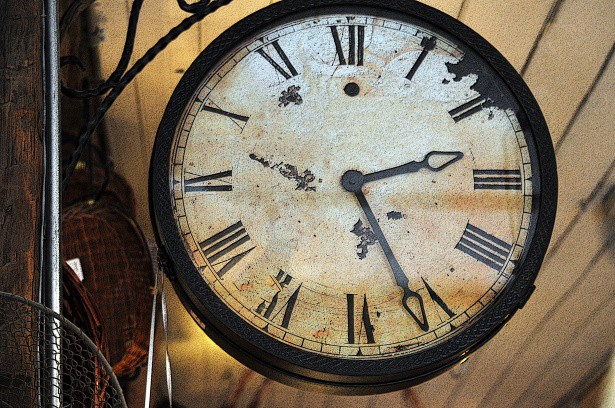 Nhìn đồng hồ bao năm nhưng vì sao kim giờ, kim phút lại chạy theo chiều kim đồng hồ, bạn biết chứ? - Ảnh 2.