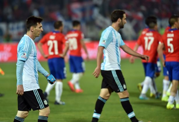 5 c&acirc;u hỏi th&uacute; vị về bộ sưu tập &aacute;o đấu của Messi - Ảnh 4.