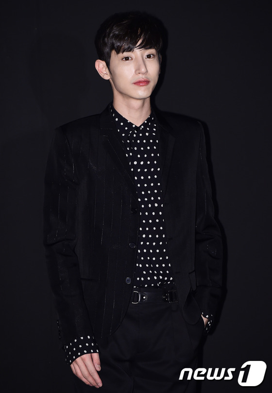 Mỹ nh&acirc;n mặt đơ lộ nhiều vết tấy đỏ, Park Hyung Sik của Do Bong Soon điển trai b&ecirc;n d&agrave;n mỹ nam - Ảnh 9.