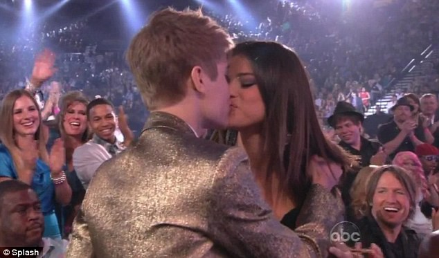 Đây là tình sử của Justin và Selena suốt 7 năm qua: Dài và dai chẳng kém Cô dâu 8 tuổi! - Ảnh 7.