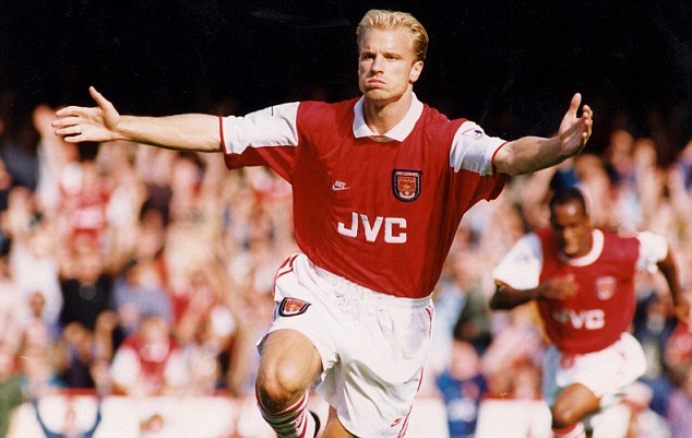 Huyền thoại Dennis Bergkamp: Thiên sứ bóng đá đẹp - Ảnh 3.