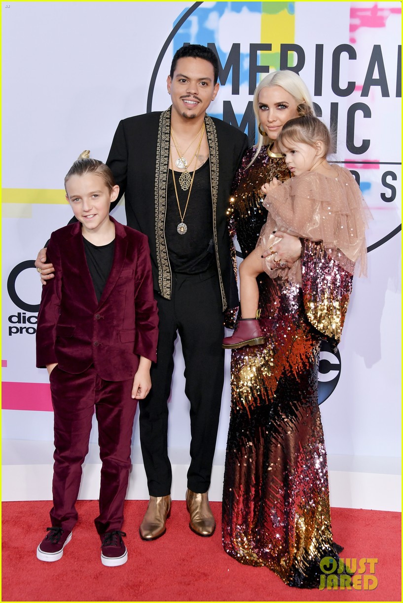 ashlee-simpson-evan-ross-attend-amas-201