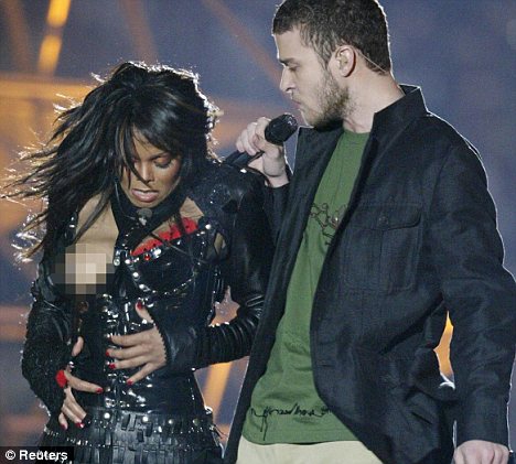 Quay lại sân khấu Super Bowl 14 năm sau sự cố làm lộ ngực Janet Jackson, phải chăng Justin Timberlake đã quá hồn nhiên? - Ảnh 1.