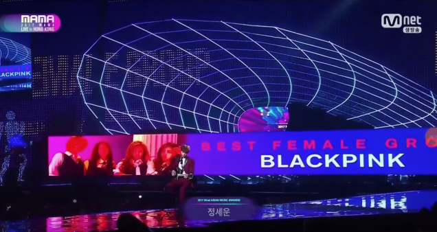 Mnet bôi đỏ mặt Black Pink: Hành động trả đũa YG hèn hạ trên sân khấu MAMA 2017? - Ảnh 1.