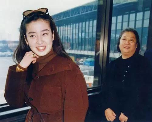 Chuyện đời của Ngọc nữ Nhật Bản: 17 tuổi bị mẹ ruột ép chụp ảnh khoả thân, làm gái bao nhà hàng - Ảnh 2.