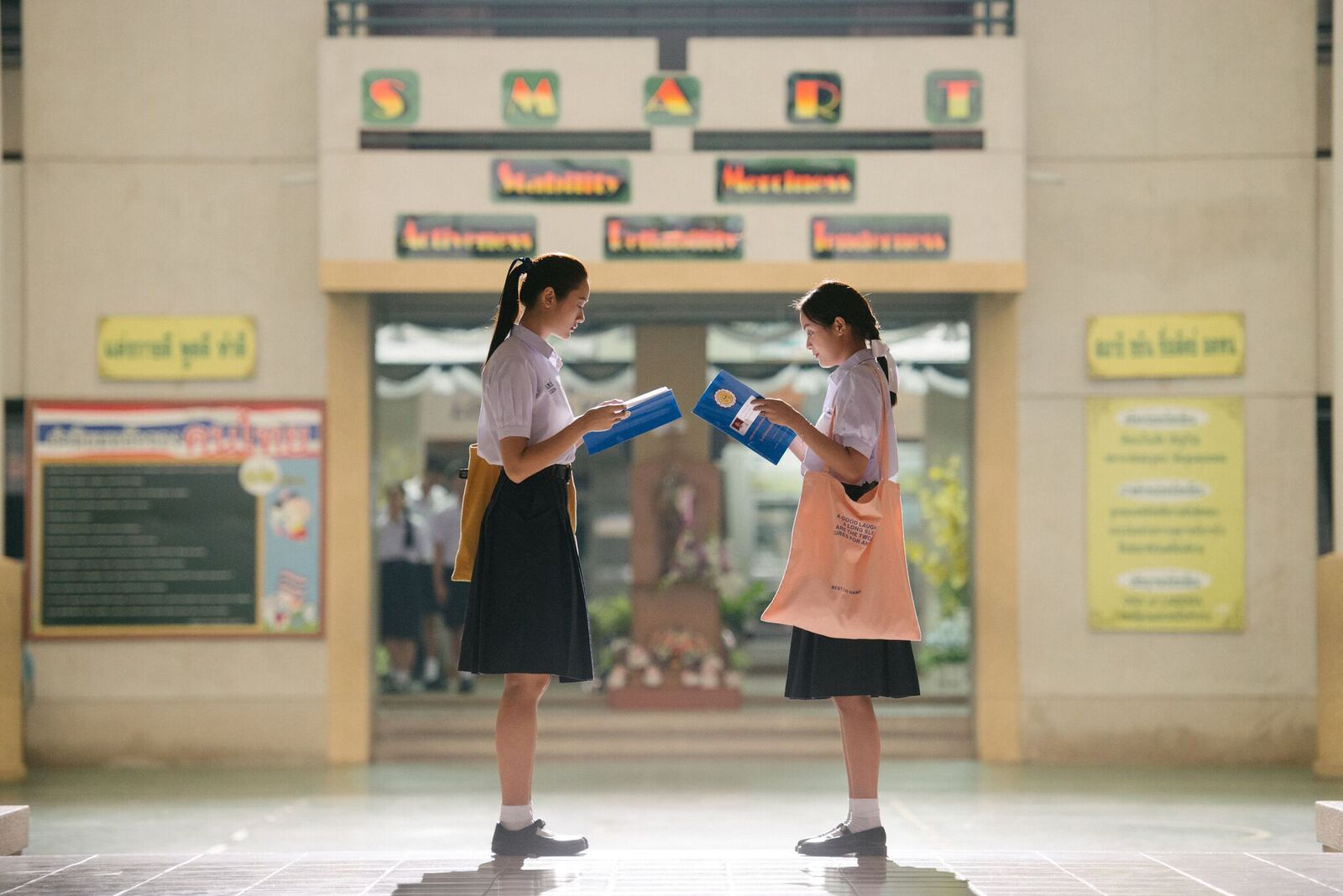 Mắt chữ A mồm chữ O trước phi vụ quay cóp hoành tráng nhất trong “Bad ...
