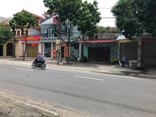 Người th&acirc;n nh&oacute;m người h&agrave;nh hung đến nh&agrave; xin lỗi 2 phụ nữ b&aacute;n tăm bị đ&aacute;nh oan v&igrave; nghi bắt c&oacute;c trẻ em - Ảnh 1.