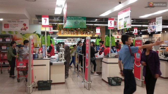 H&agrave; Nội: B&eacute; g&aacute;i bị mẹ đ&aacute;nh mắng, bỏ lại si&ecirc;u thị v&igrave; lỡ l&agrave;m mất g&oacute;i kẹo - Ảnh 5.