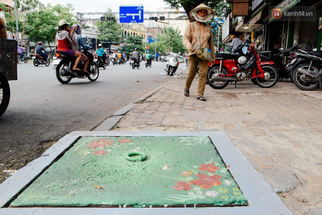 Nhìn những bức tranh trên nắp cống ở Sài Gòn đẹp như thế này, không ai nỡ xả rác nữa! - Ảnh 12.