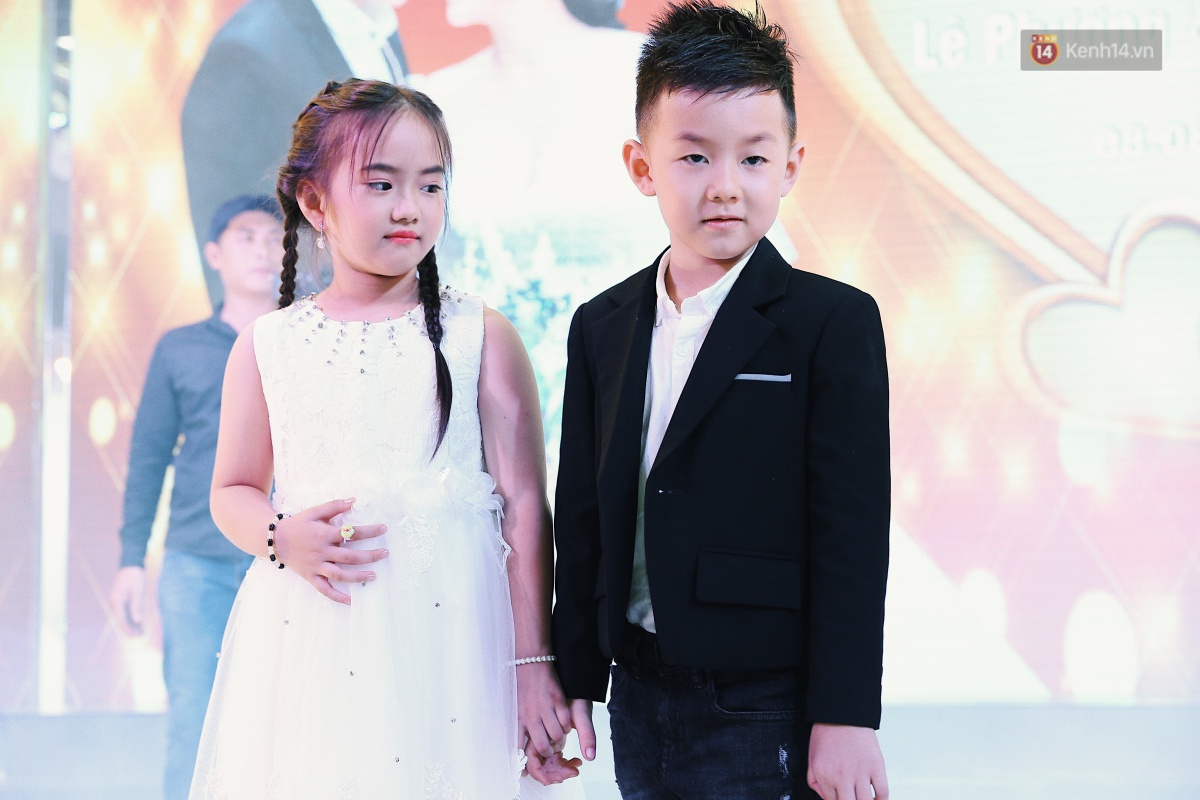 C&ocirc; d&acirc;u L&ecirc; Phương hạnh ph&uacute;c h&ocirc;n ch&uacute; rể Trung Ki&ecirc;n trong lễ cưới s&aacute;ng nay - Ảnh 29.