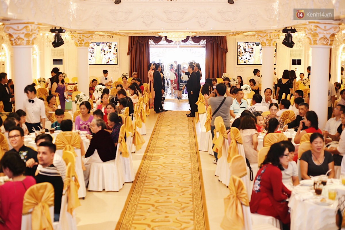 C&ocirc; d&acirc;u L&ecirc; Phương hạnh ph&uacute;c h&ocirc;n ch&uacute; rể Trung Ki&ecirc;n trong lễ cưới s&aacute;ng nay - Ảnh 36.