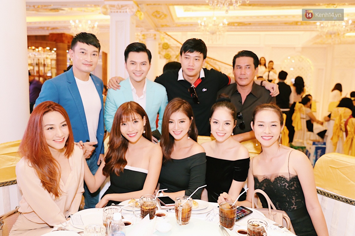 C&ocirc; d&acirc;u L&ecirc; Phương hạnh ph&uacute;c h&ocirc;n ch&uacute; rể Trung Ki&ecirc;n trong lễ cưới s&aacute;ng nay - Ảnh 35.