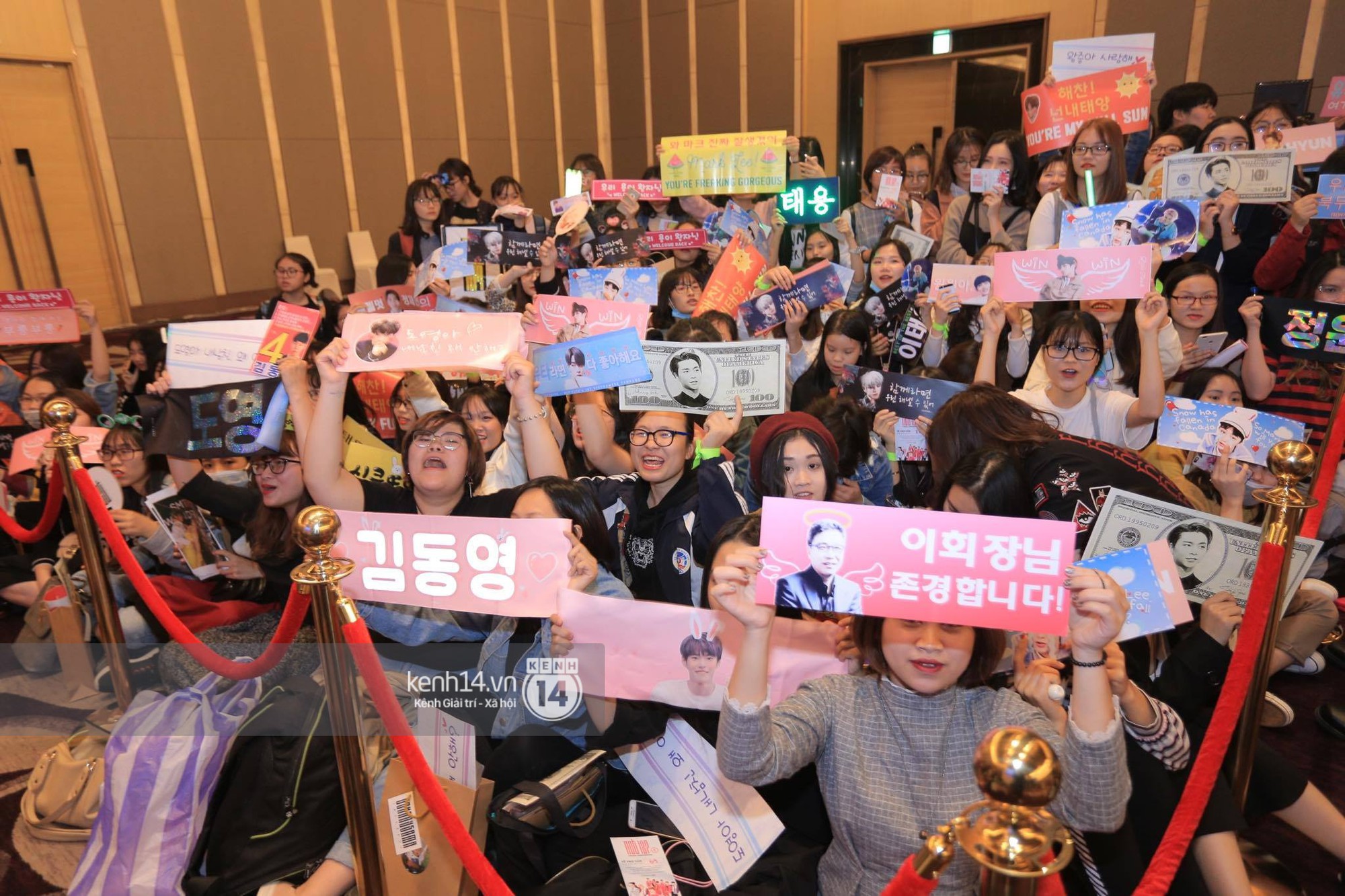 Mỹ nam Taeyong tiết lộ muốn ở lại Việt Nam, NCT đồng loạt tỏ tình Anh yêu em với fan tại họp báo ở Hà Nội - Ảnh 30.