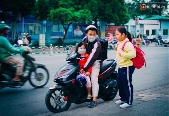 Chùm ảnh: Ngắm một Sài Gòn áo ấm, khăn len thật khác trong những ngày 20 độ C - Ảnh 4.