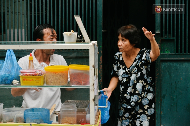 Hạnh phúc giản đơn của vợ chồng ông câm bán bánh tráng nướng ở Sài Gòn - Ảnh 5.