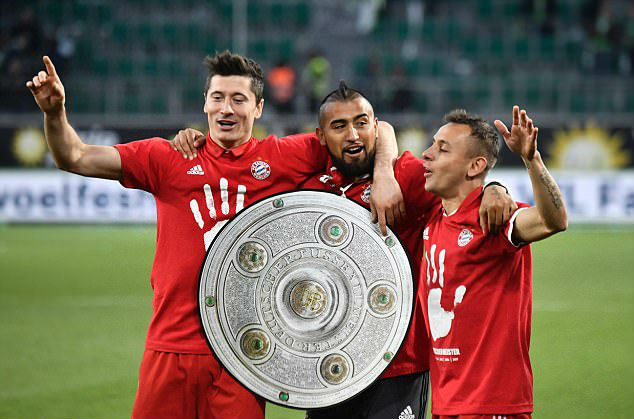 Bayern lập chiến tích lịch sử, lần thứ 5 liên tiếp giành Đĩa bạc Bundesliga - Ảnh 5.