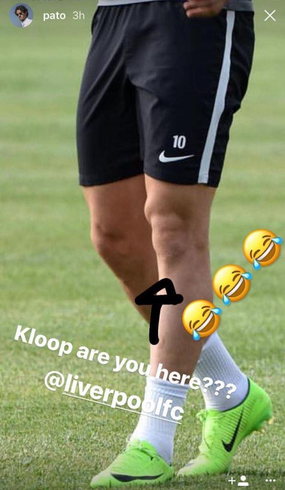 Tr&ecirc;n đầu gối của Pato c&oacute; gương mặt HLV Jurgen Klopp - Ảnh 1.