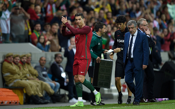 Ronaldo khai hỏa, Bồ Đào Nha vẫn thua ngược Thụy Điển - Ảnh 10.