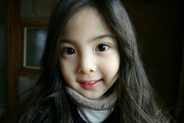 Cô nhóc Hàn Quốc đáng yêu, mới 5 tuổi đã có cả chục ngàn fan - Ảnh 1.