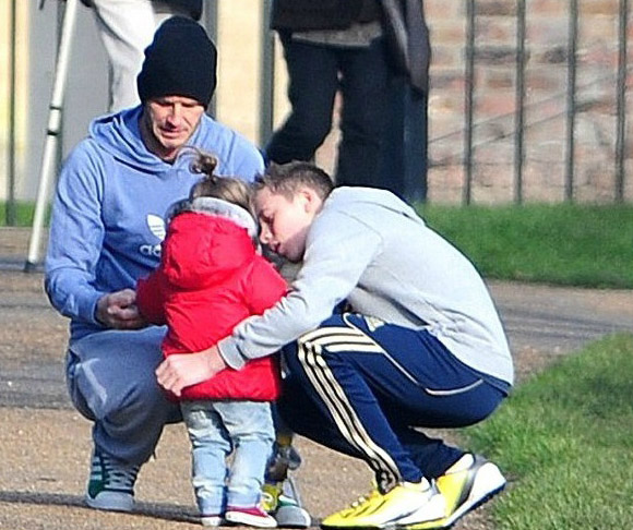 Harper Beckham: Công chúa tí hon trong vòng tay bố khiến cả thế giới phát cuồng giờ đã thành cô bé 6 tuổi phổng phao! - Ảnh 22.