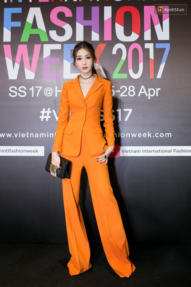 Hà Hồ, Chi Pu, An Nguy... - 15 bộ cánh thật sự  phá đảo trên thảm đỏ VIFW 2017! - Ảnh 4.