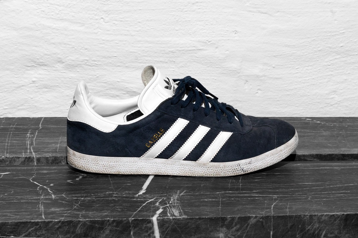 Trong khi giới trẻ phát cuồng với Balenciaga, Vans... thì vị stylist danh tiếng này lại đánh giá cao 3 đôi sneakers ít tiếng hơn hẳn - Ảnh 10. Trong khi giới trẻ phát cuồng với Balenciaga, Vans... thì vị stylist danh tiếng này lại đánh giá cao 3 đôi sneakers ít tiếng hơn hẳn - Ảnh 10.