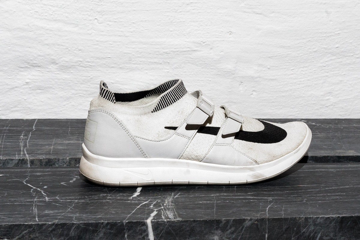 Trong khi giới trẻ phát cuồng với Balenciaga, Vans... thì vị stylist danh tiếng này lại đánh giá cao 3 đôi sneakers ít tiếng hơn hẳn - Ảnh 16. Trong khi giới trẻ phát cuồng với Balenciaga, Vans... thì vị stylist danh tiếng này lại đánh giá cao 3 đôi sneakers ít tiếng hơn hẳn - Ảnh 16.