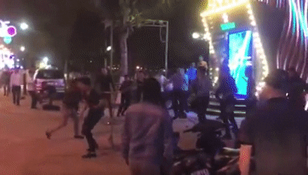 Nha Trang: Nh&oacute;m thanh ni&ecirc;n hỗn chiến g&acirc;y n&aacute;o loạn khu phố - Ảnh 1.