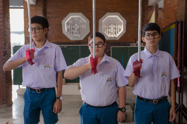 B&iacute; Mật Dậy Th&igrave;: Cười b&ograve; với c&aacute;c tr&ograve; đ&ugrave;a giới t&iacute;nh t&aacute;o bạo của bộ ba bạn trẻ mới lớn - Ảnh 4.