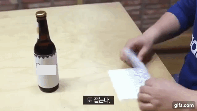 Mở nắp chai chai chỉ bằng 1 tờ giấy A4, chuyện nghe v&ocirc; l&yacute; nhưng ho&agrave;n to&agrave;n c&oacute; thể - Ảnh 2.