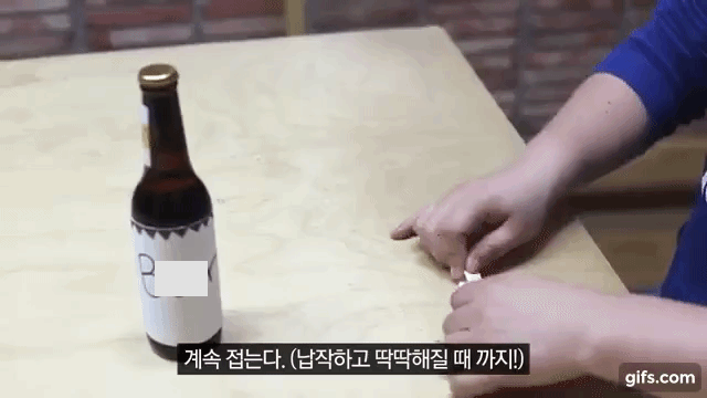 Mở nắp chai chai chỉ bằng 1 tờ giấy A4, chuyện nghe v&ocirc; l&yacute; nhưng ho&agrave;n to&agrave;n c&oacute; thể - Ảnh 3.