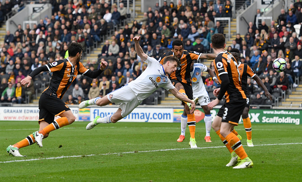 Tuyệt phẩm giúp Leicester trụ hạng lọt Top bàn thắng đẹp vòng 36 - Ảnh 3.