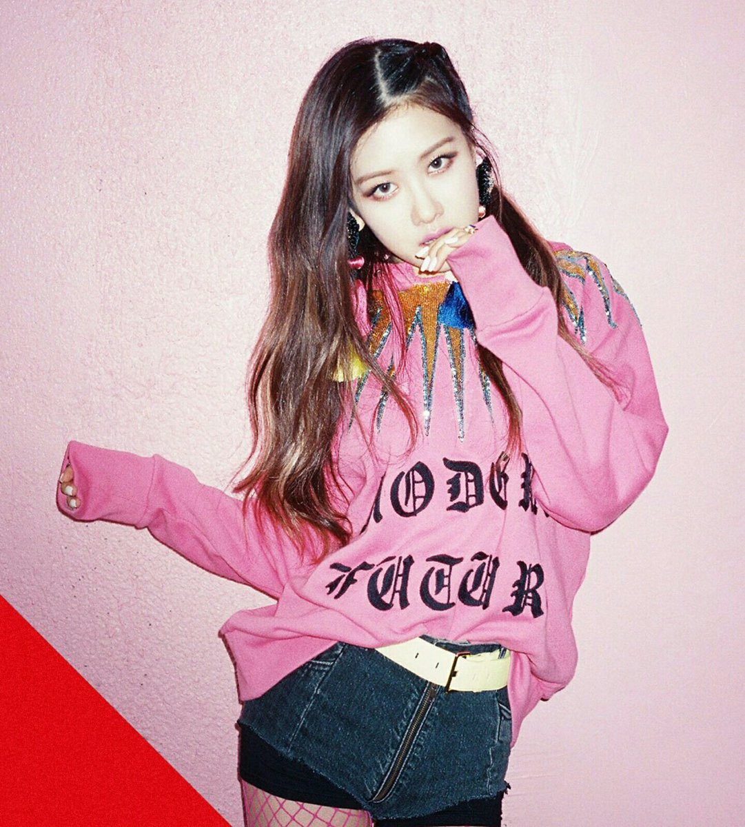 Stylist chính của Black Pink tiết lộ: cách họ ăn mặc đều phản ánh đúng tính cách của mỗi người - Ảnh 11. Stylist chính của Black Pink tiết lộ: cách họ ăn mặc đều phản ánh đúng tính cách của mỗi người - Ảnh 11.