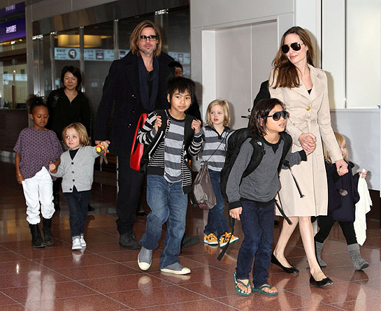 Phải chăng Angelina Jolie đá đểu Brad Pitt khi nói: Chưa ai từng sát cánh bên tôi như các con? - Ảnh 1.