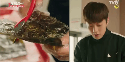 Cuộn kimbap thật đơn giản với mẹo nhỏ cực hay của thực thần Yoon Doo Joon - Ảnh 4.