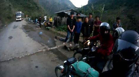 Sơn La: Thanh niên bản tự ý chặn đường thu phí - Ảnh 2.