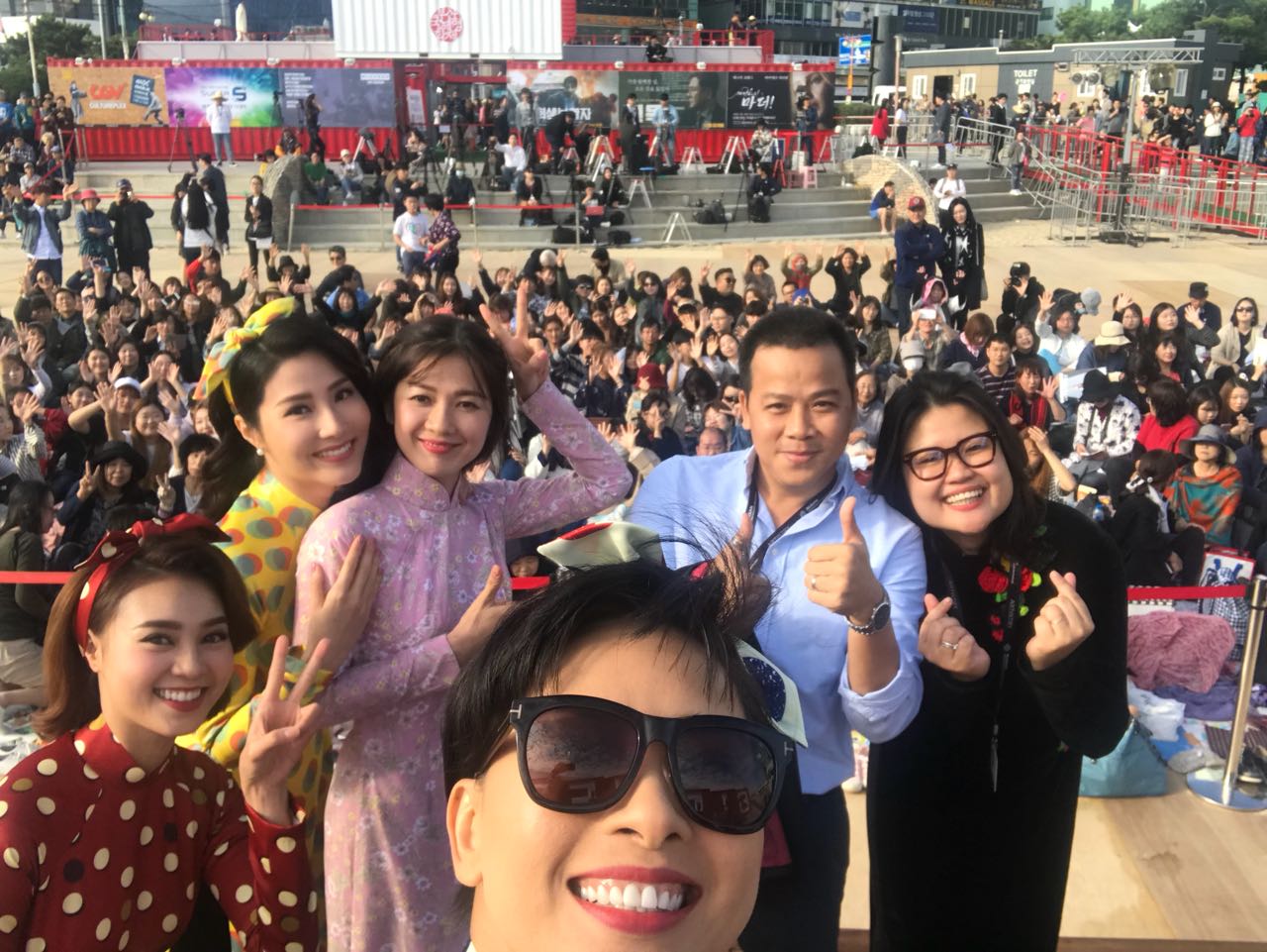 1000 vé đầu tiên của Cô Ba Sài Gòn được tẩu tán sạch sẽ tại Hàn Quốc - Ảnh 2. 1000 vé đầu tiên của Cô Ba Sài Gòn được tẩu tán sạch sẽ tại Hàn Quốc - Ảnh 2.