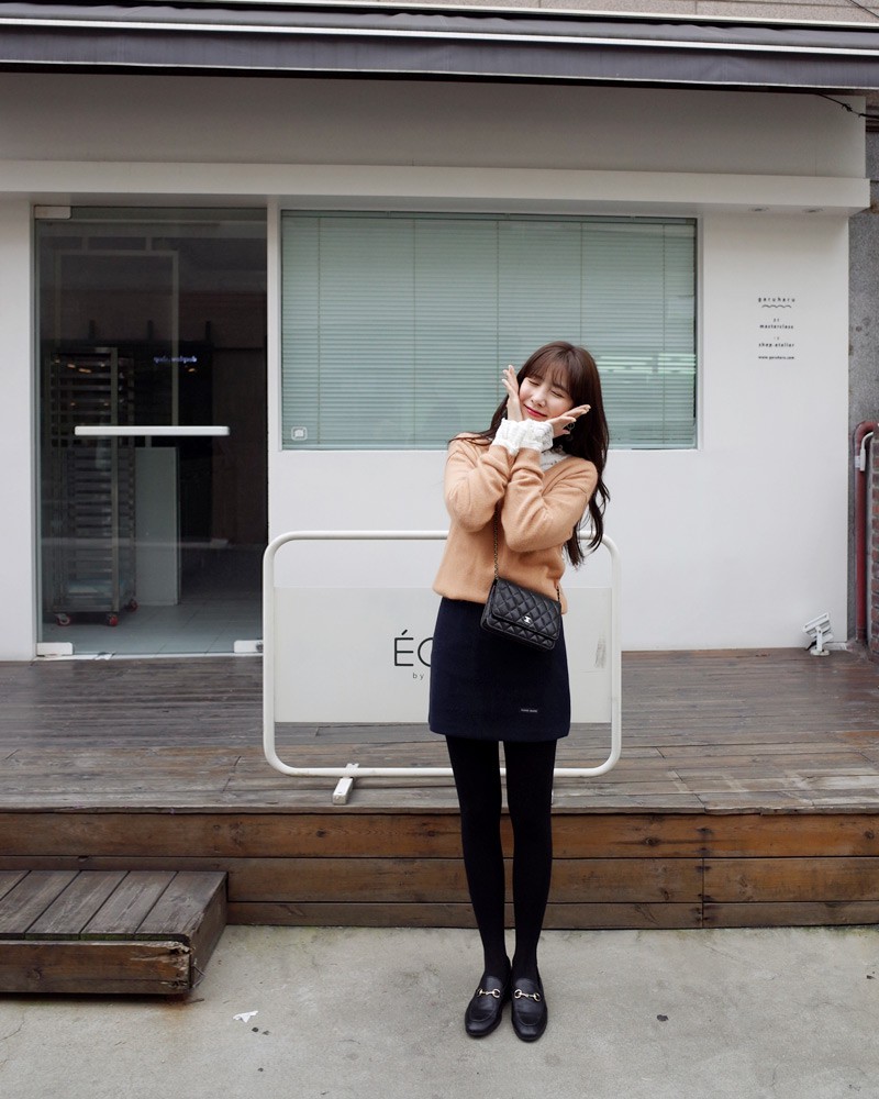 Mua gì cũng được nhưng mùa đông bạn đừng quên mua áo len màu camel - Ảnh 4. Mua gì cũng được nhưng mùa đông bạn đừng quên mua áo len màu camel - Ảnh 4.