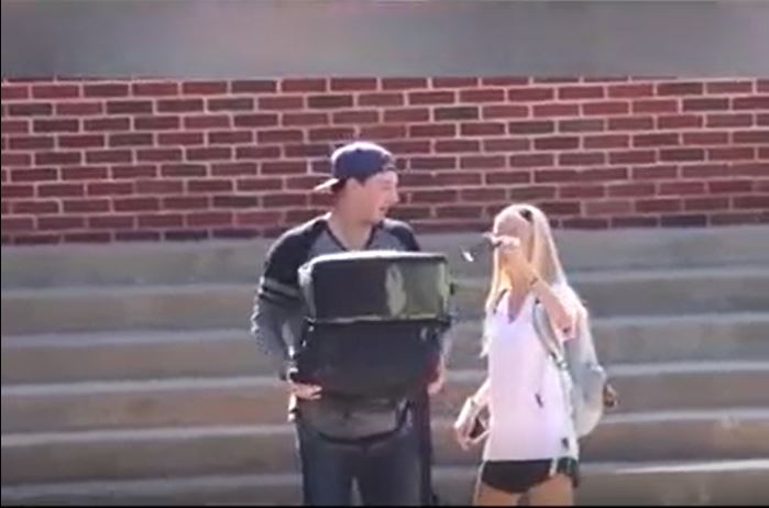 Th&aacute;nh t&aacute;n g&aacute;i, chỉ xin số điện thoại th&ocirc;i m&agrave; c&ocirc; n&agrave;o cũng đổ - Ảnh 2.